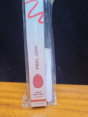 Peel-Off Lip Liner Peel-Off Lip Liner Tattoo - Red
